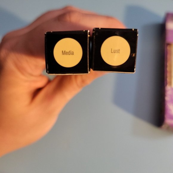 Illamsqua Colouring Pencil & Winky Lux Bundle - Picture 6 of 11